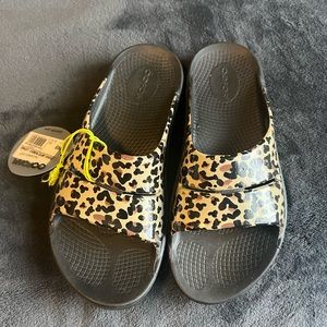 Oofos slides. NWT!